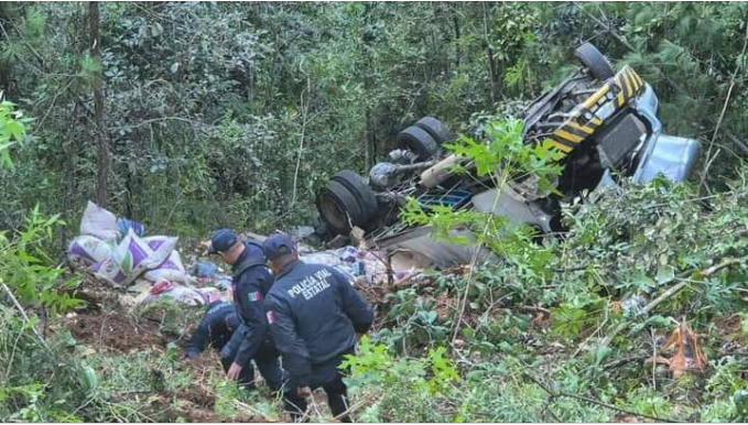 Fuerte accidente en la carretera 131 #Oaxaca-#PuertoEscondido,