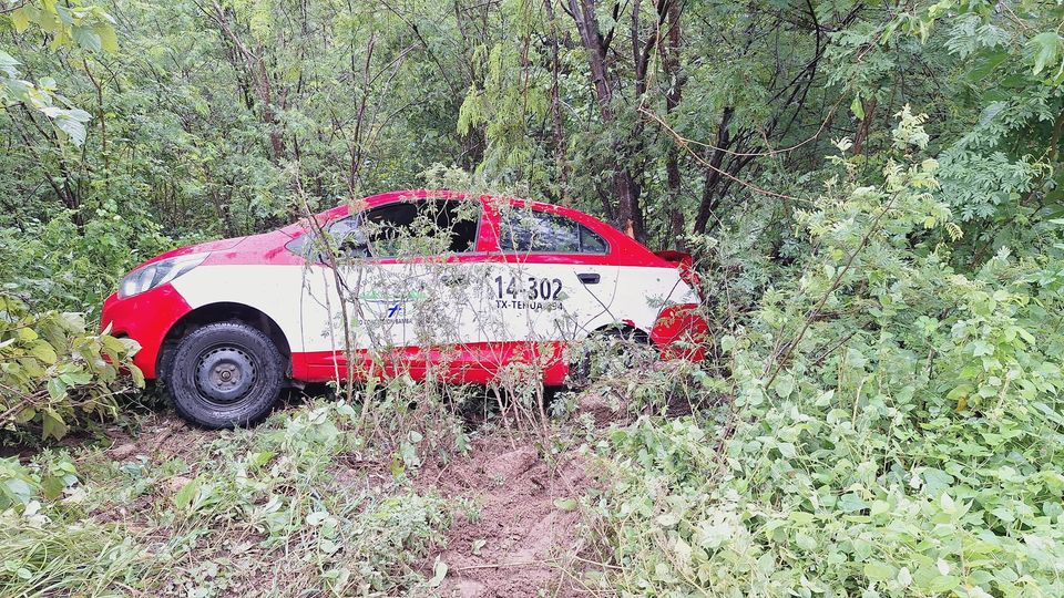 Taxista se sale de la carretera federal tramo Salina-Huatulco